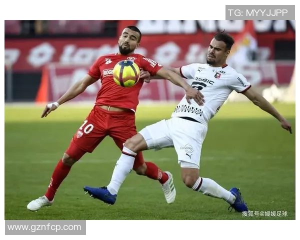 第戎与兰斯的激烈对决引发热议球迷们的观点碰撞与分析